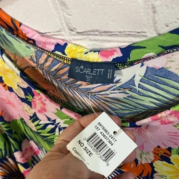 Scarlett Plus Hawaiian Print Floral Knit Crisscross Skeeved Blouse - Picture 4 of 10